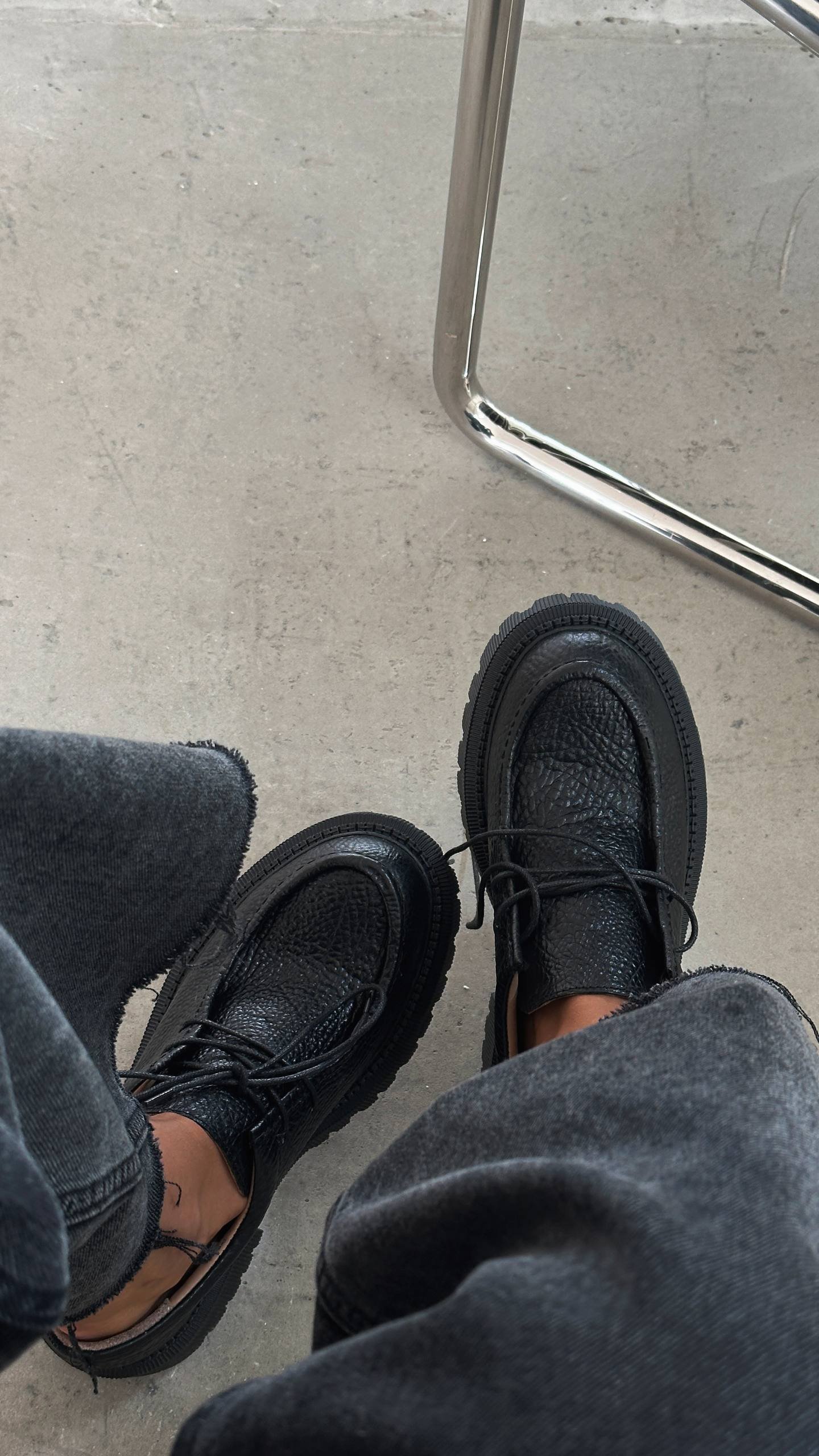 Derby shoes with a cushioned insole - Image 2