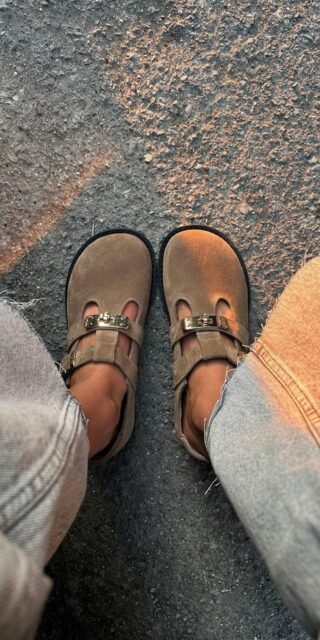 Suede ballet flats with a wide toe box - Image 2