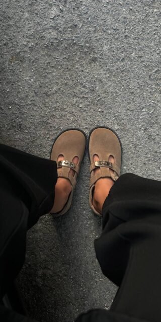 Suede ballet flats with a wide toe box - Image 4