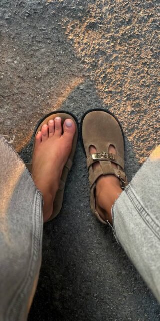 Suede ballet flats with a wide toe box - Image 5