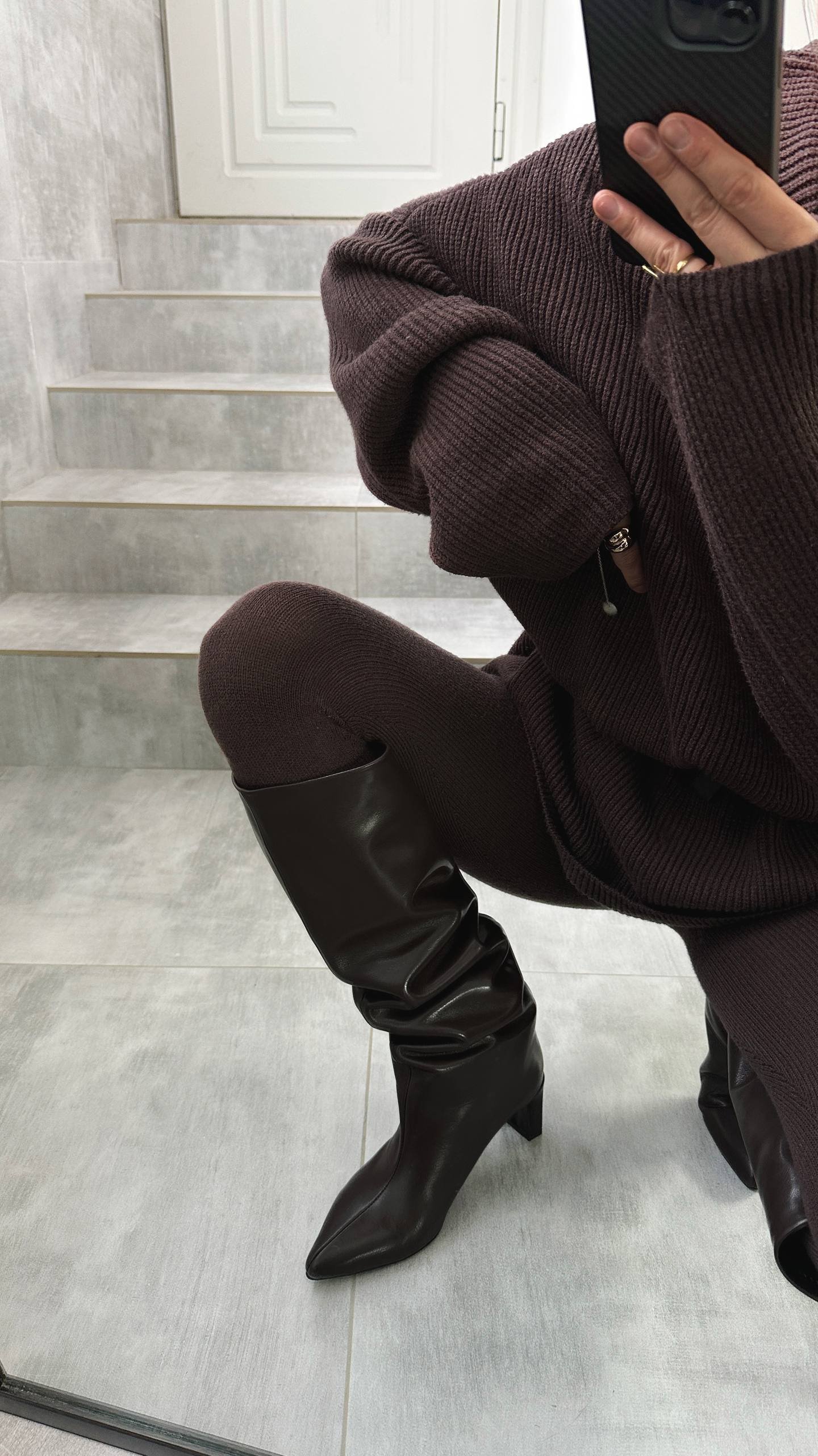 An elegant leather classic - Image 7