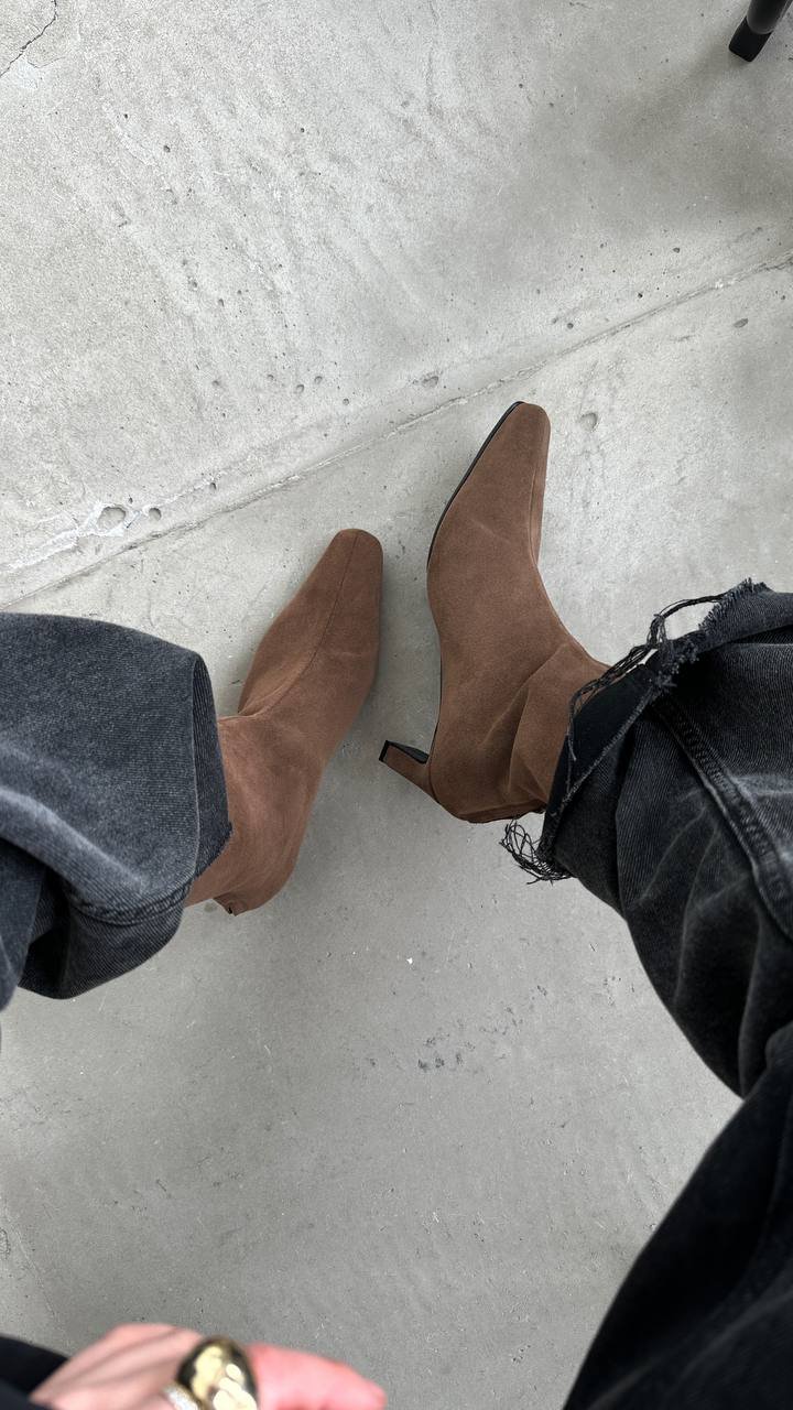 Elegant suede ankle boots - Image 4