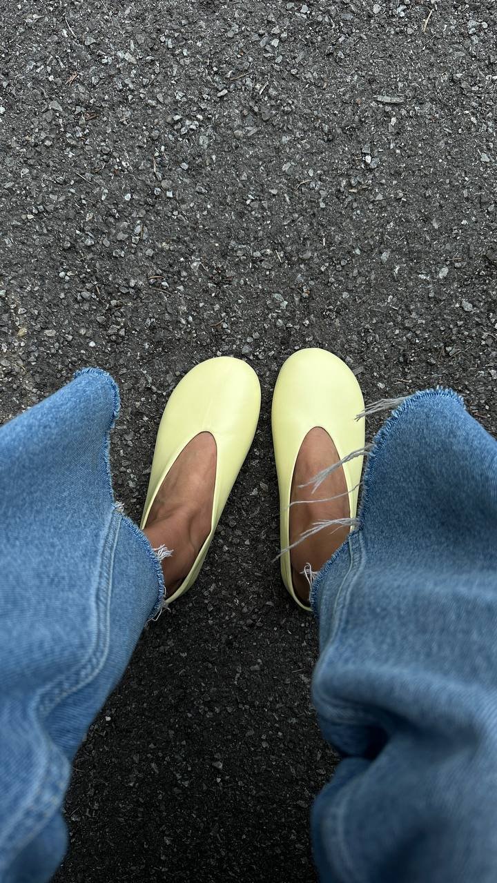 Ballet flats with a classic rounded toe - Image 2