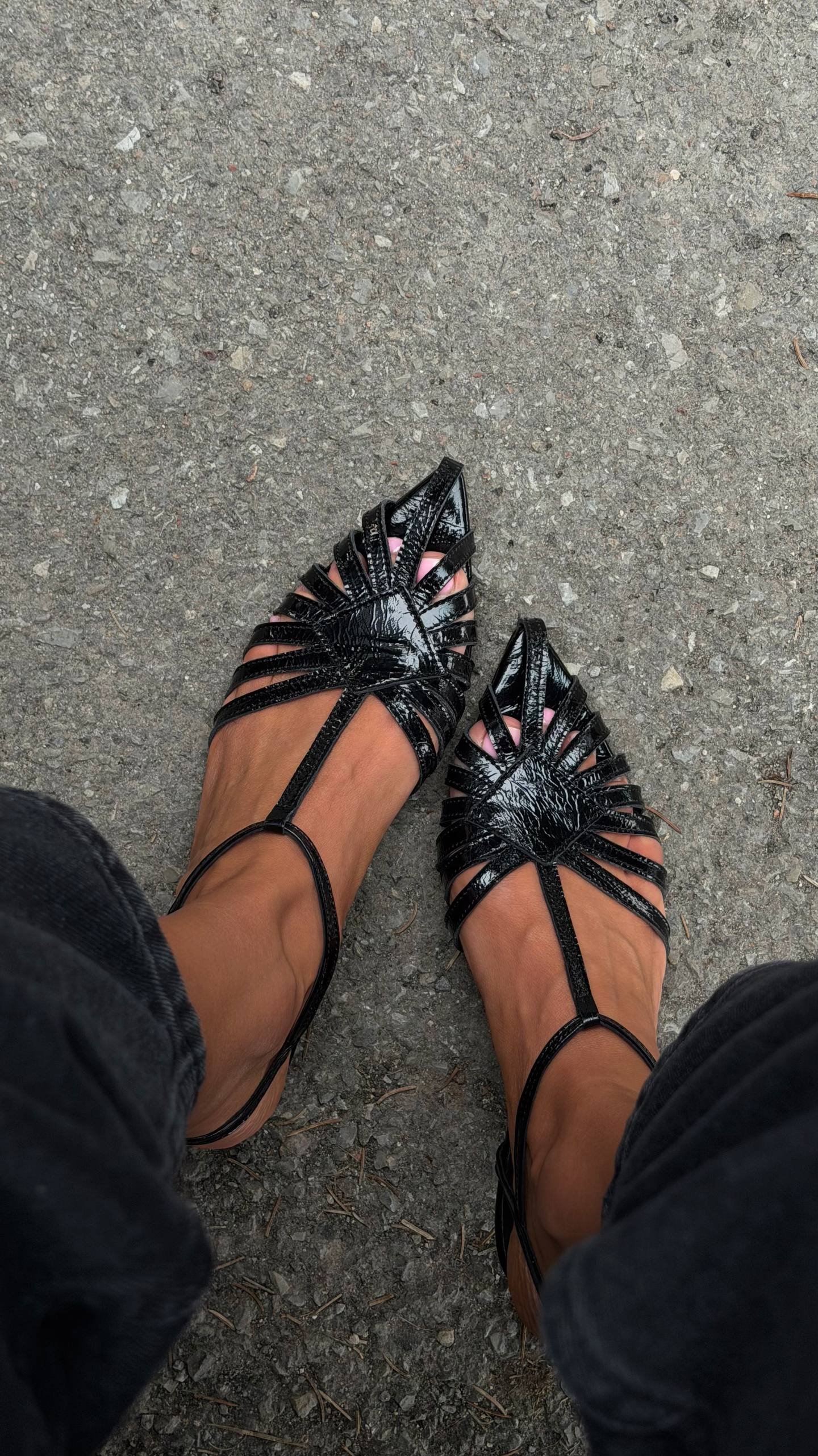 Minimalist low-heel sandals - Image 2