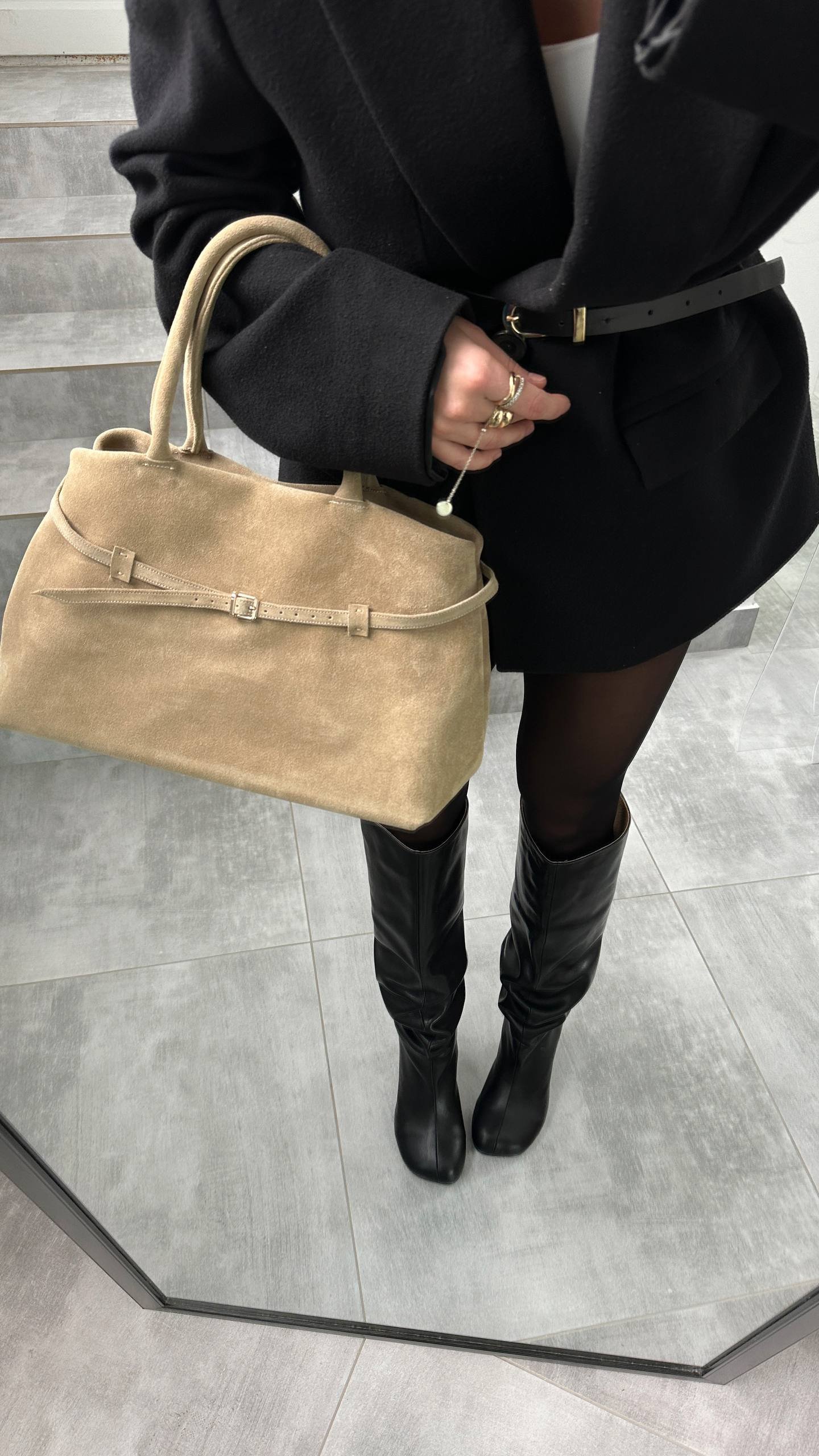 Practical beige suede bag - Image 3