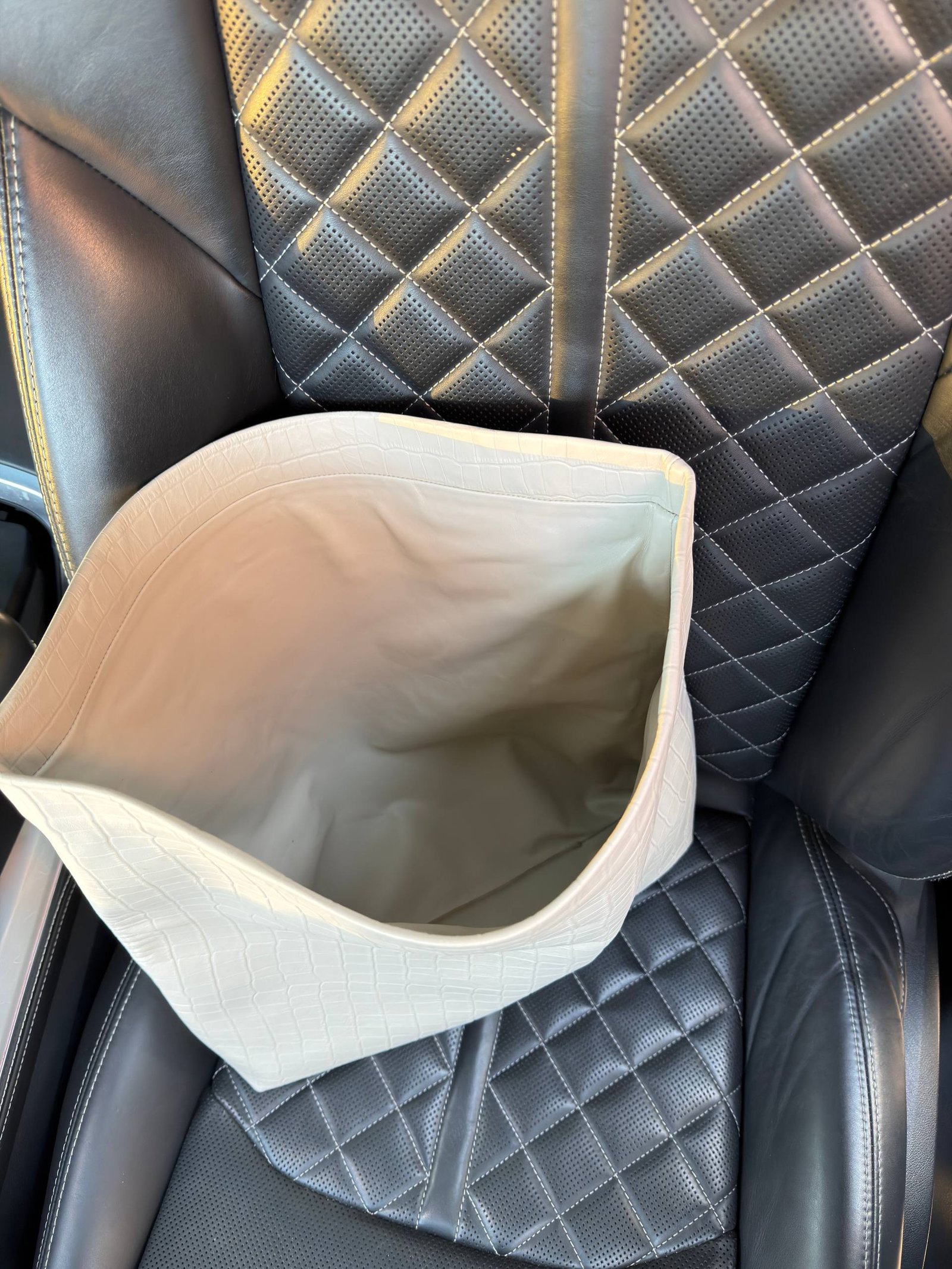 Structured milk leather clutch - Image 3