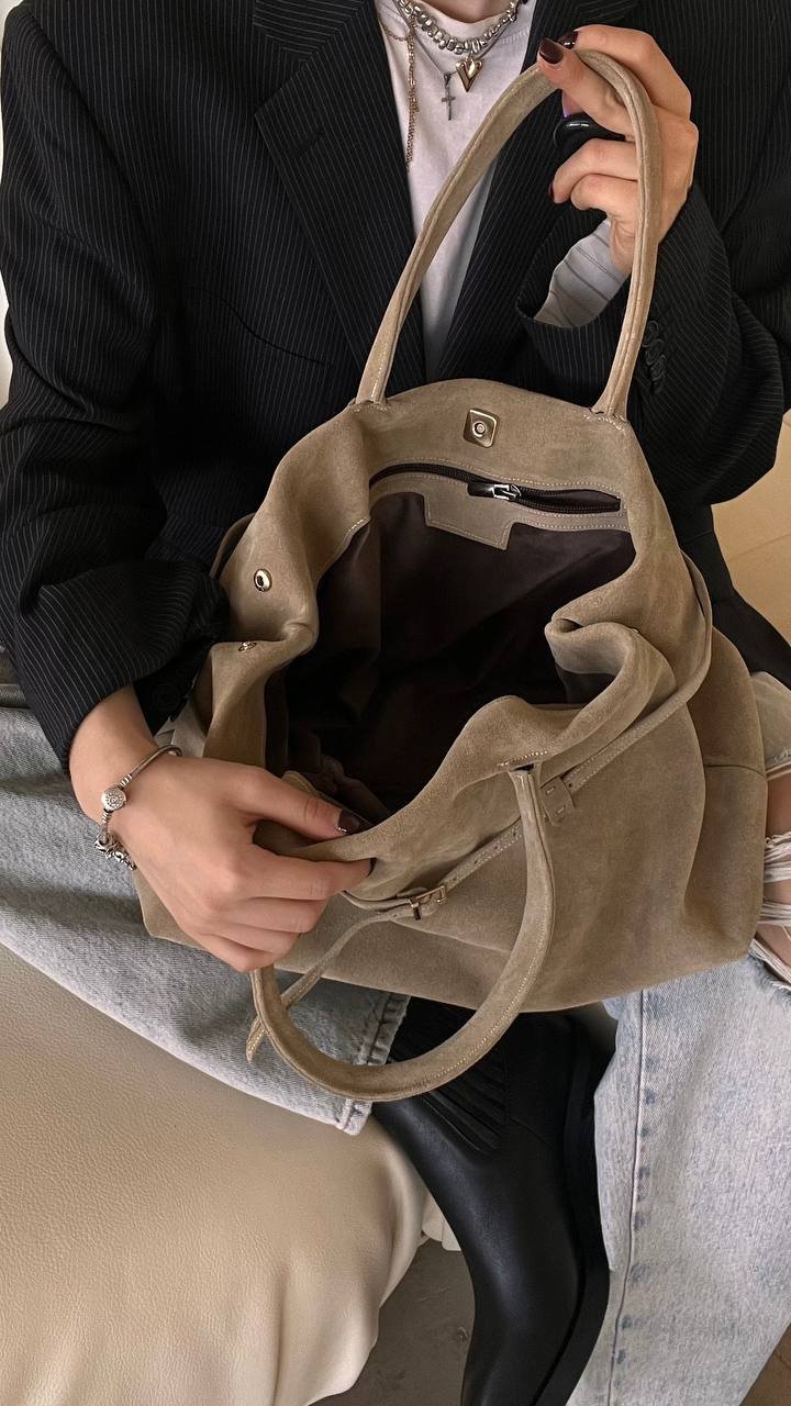 Practical beige suede bag - Image 2